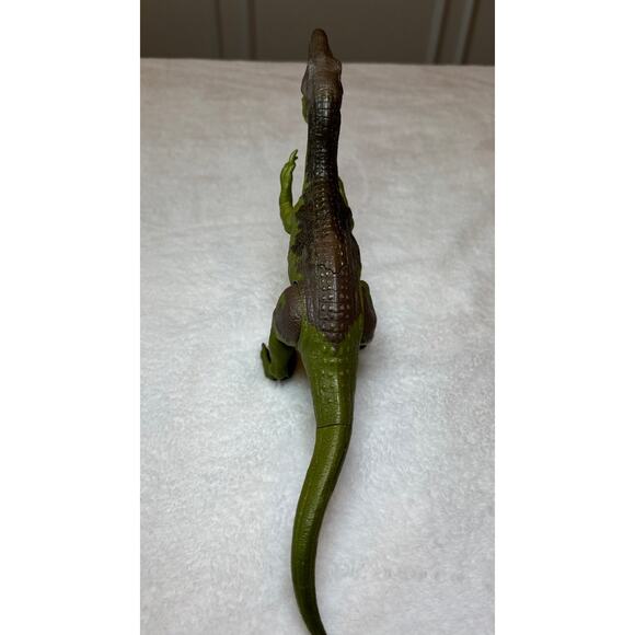 2017 Jurassic Clash & World Dino Figures: Triceratops, Allosaurus, Baryonyx - Picture 4 of 16